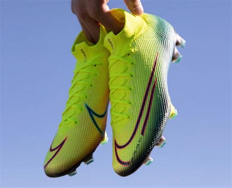 nike mercurial boots.